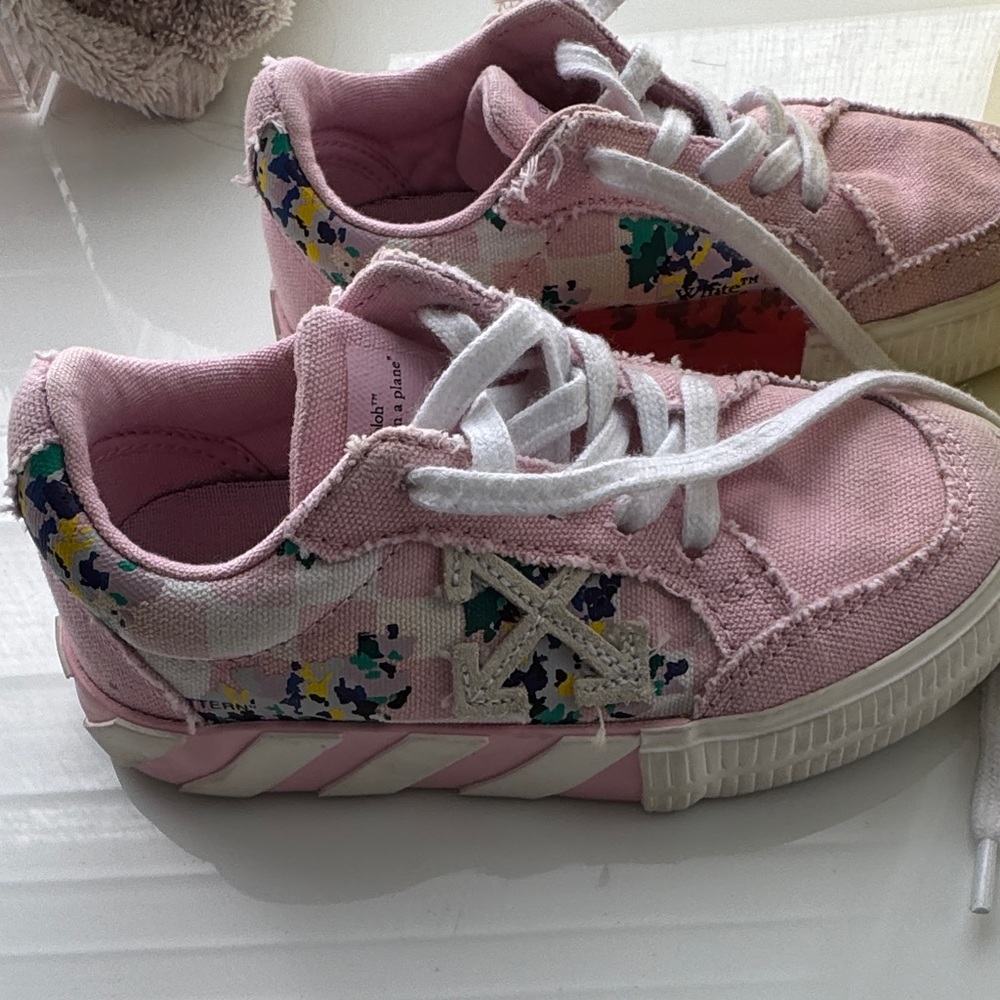 Off-White Vulcanized lace up Kids Pink Canvas Sneakers - Picture 3 of 13